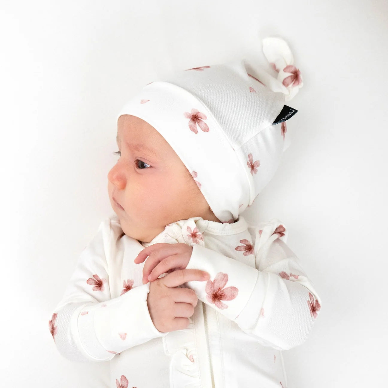 Belan J Petals Knotted Hat