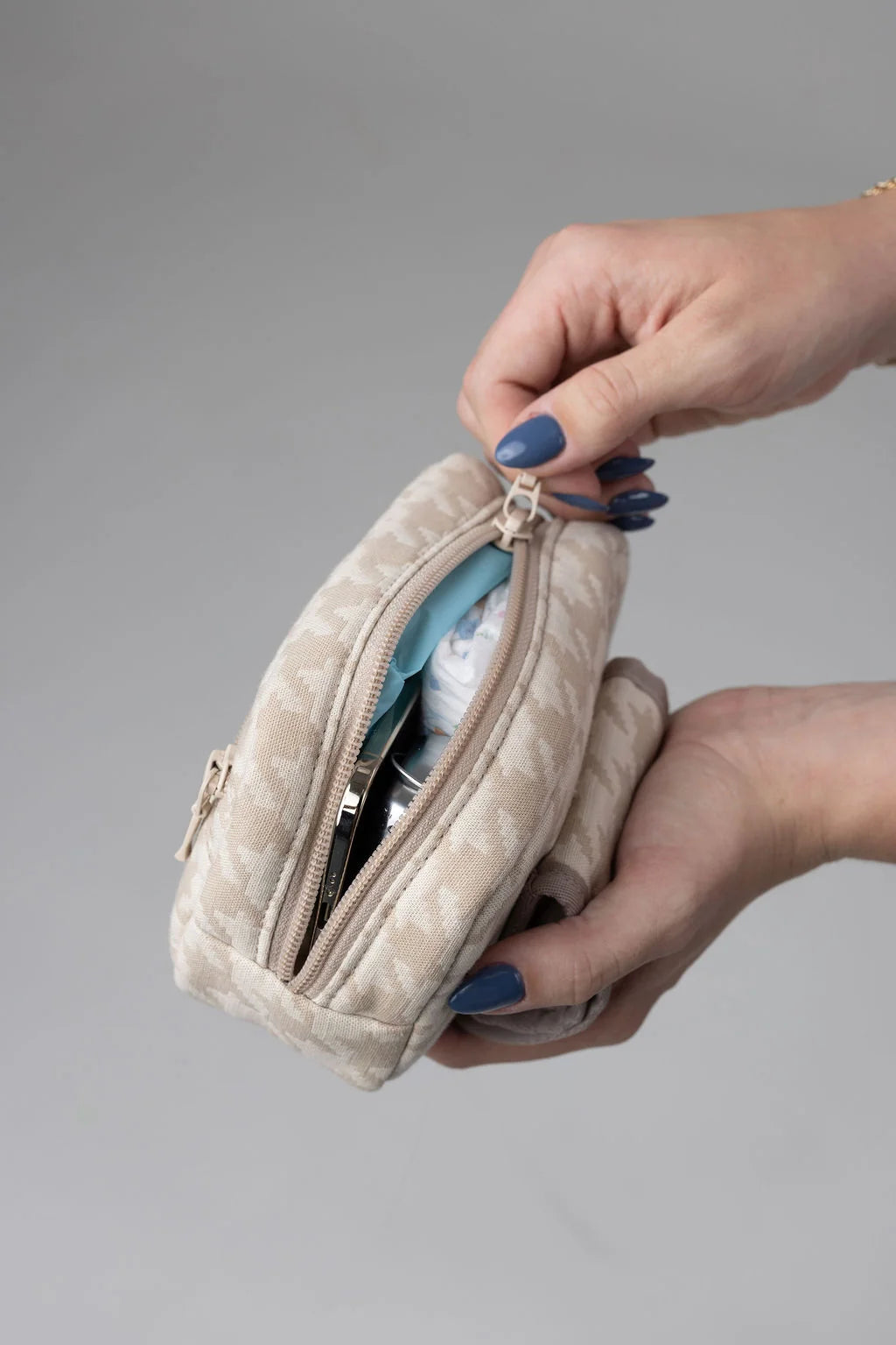 Preorder MABE Monarch Accessory Bag -
Houndstooth